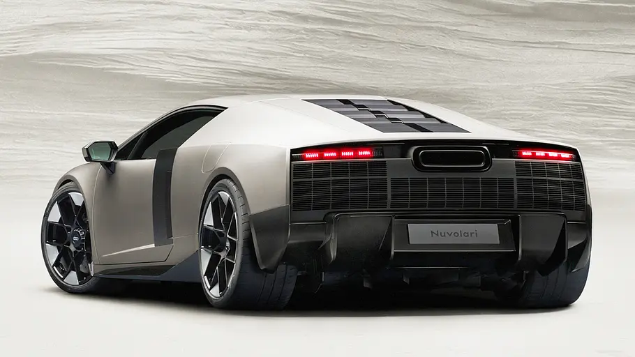 Blick von schräg hinten auf den Audi Nuvolari (2027).
