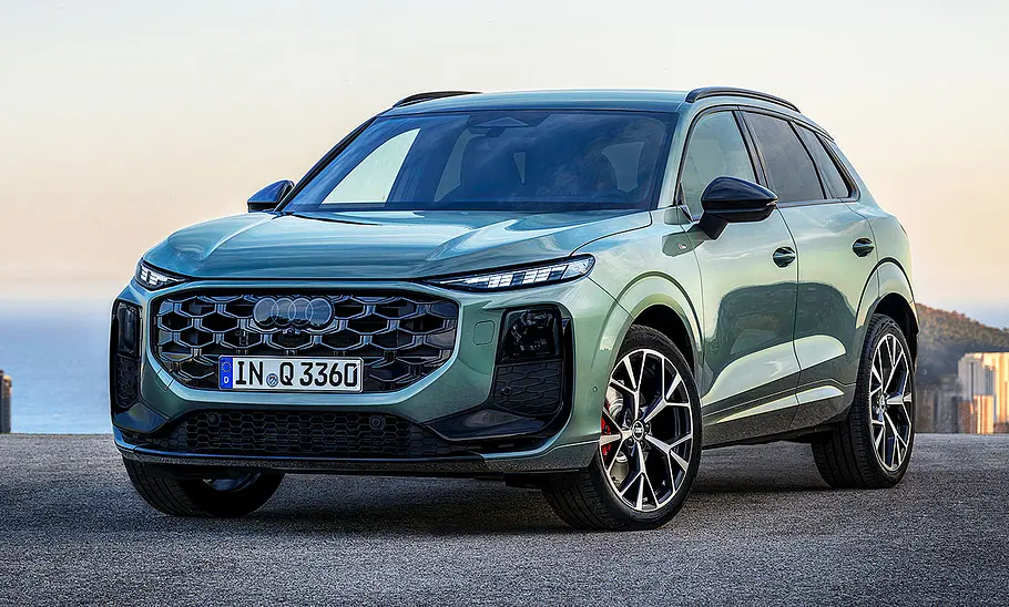 Der Audi Q3 (2025) stehend von schräg vorne.
