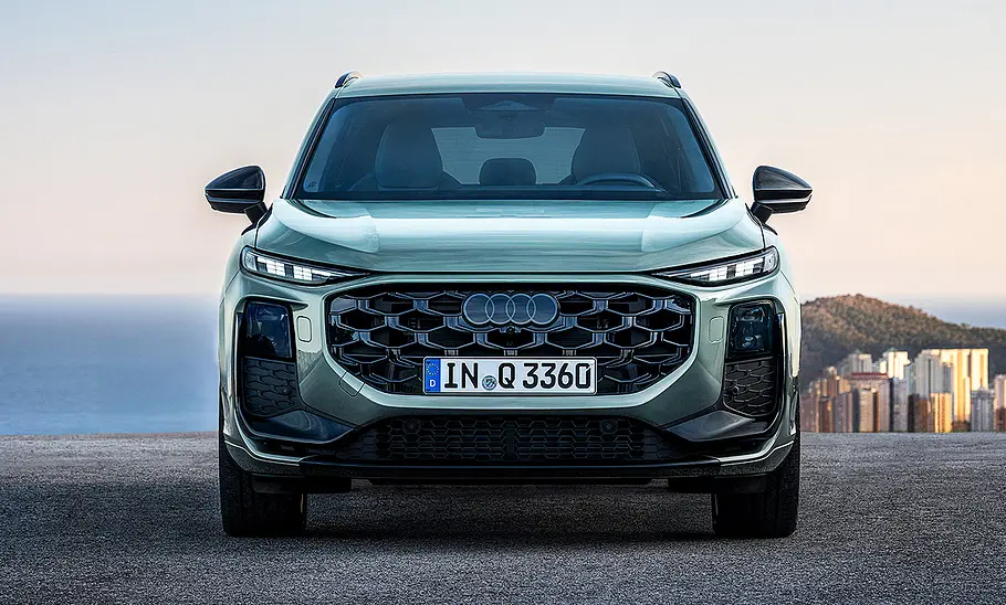 Der Audi Q3 (2025) stehend von vorne.