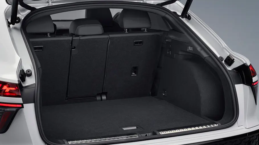 Audi Q3 Sportback e-Hybrid 200 kW Der Kofferraum des Audi Q3 Sportback e-Hybrid 200 kW.