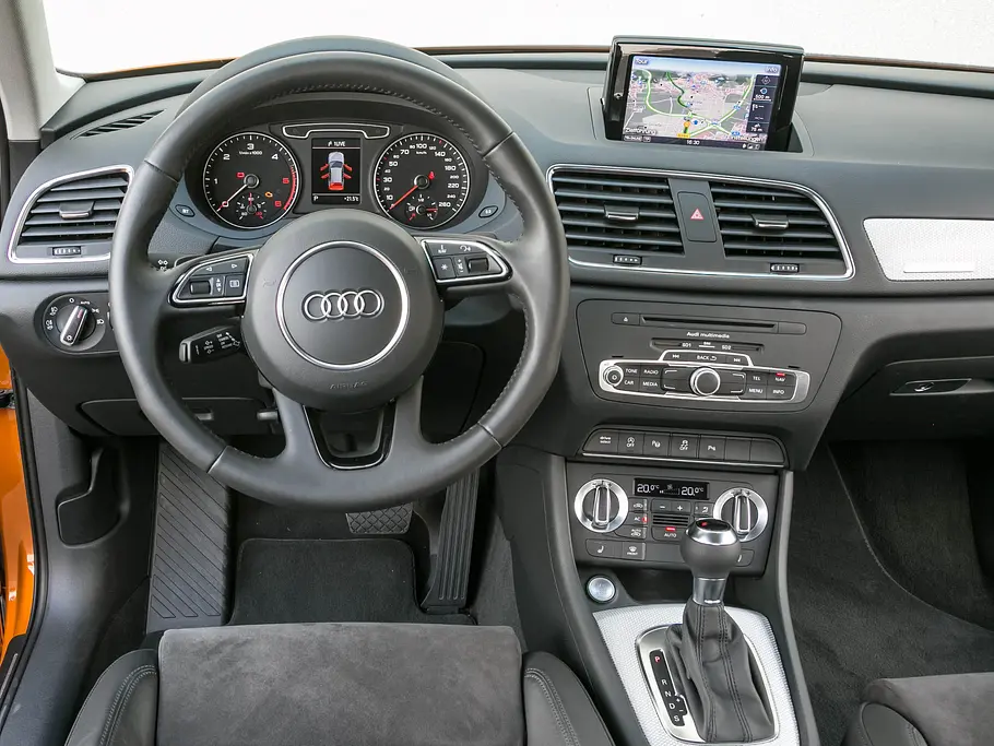 Vergleich: Audi Q3 gegen Q5 Vergleich Q3 2.0 TDI quattro s tronic Diesel Turbo 2013 cockpit