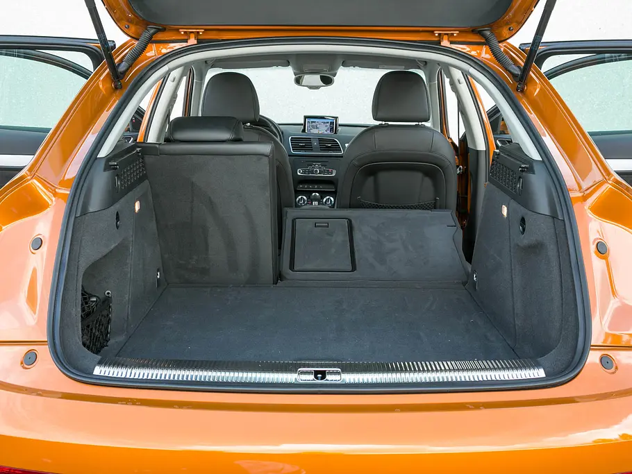 Vergleich: Audi Q3 gegen Q5 Vergleich Q3 2.0 TDI quattro s tronic Diesel Turbo 2013 kofferraum