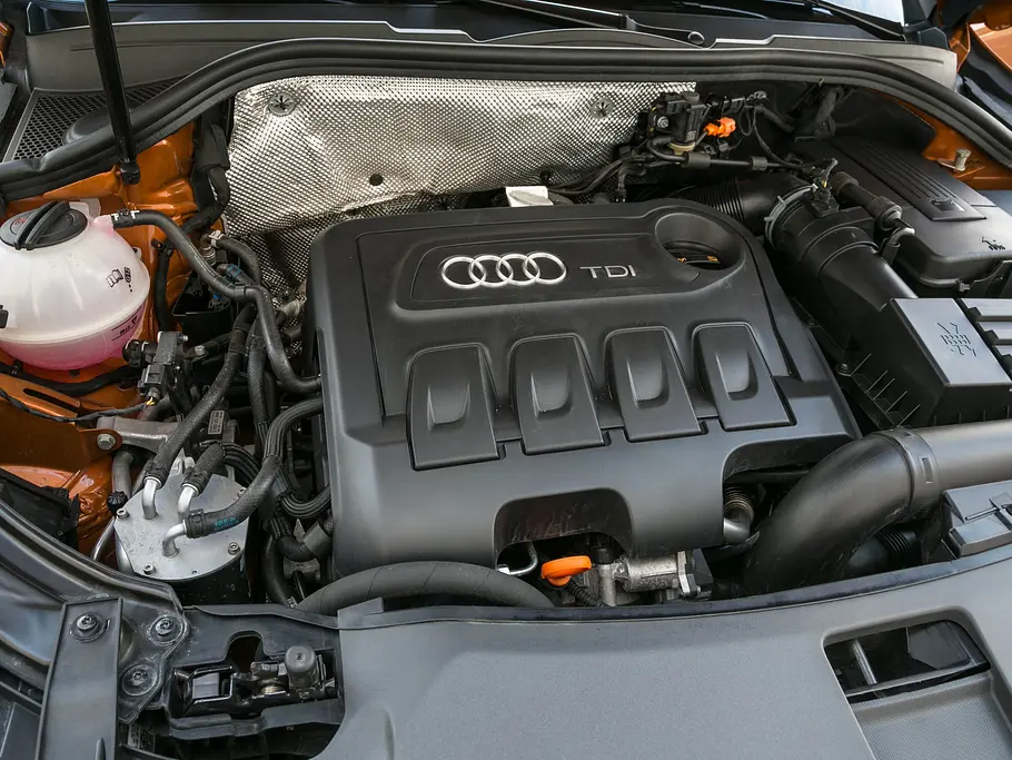 Vergleich: Audi Q3 gegen Q5 Vergleich Q3 2.0 TDI quattro s tronic Diesel Turbo 2013 motor