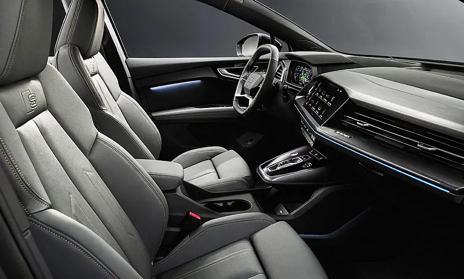 Die Vordersitze im Audi Q4 (Sportback) e-tron (2021).