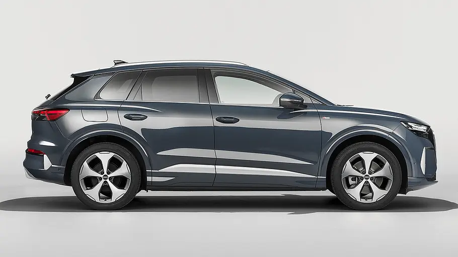Audi Q4 e-tron Facelift (2026) Blick von der Seite auf das Audi Q4 e-tron Facelift (2026).