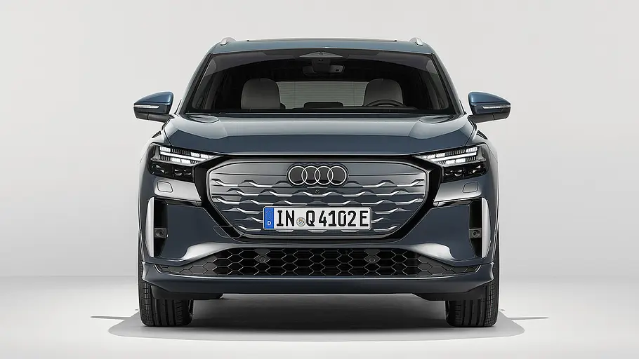 Audi Q4 e-tron Facelift (2026) Blick von vorne auf das Audi Q4 e-tron Facelift (2026).