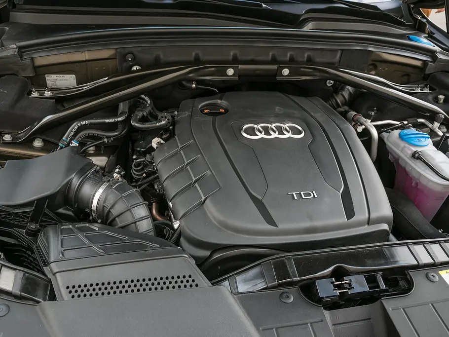 Vergleich: Audi Q3 gegen Q5 Vergleich Q5 2.0 TDI quattro s tronic Diesel Turbo 2013 Test motor