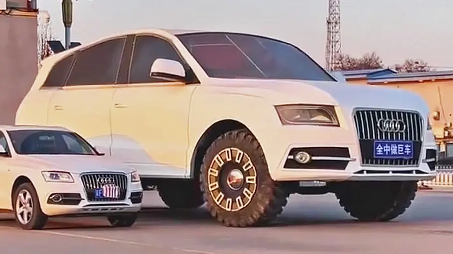 Der Audi Q500 stehend von schräg vorne.