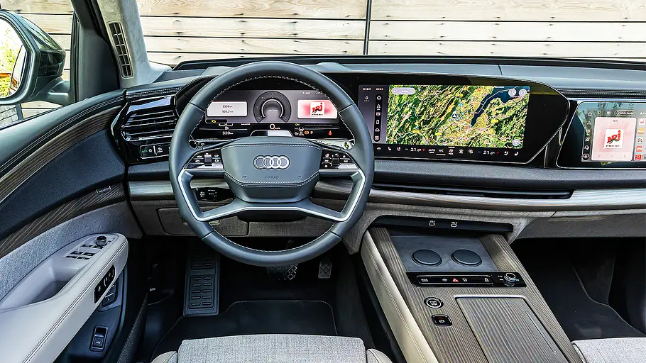 Audi Q7 (2026) Blick auf die Armaturen im Innenraum des Audi Q7 (2026).