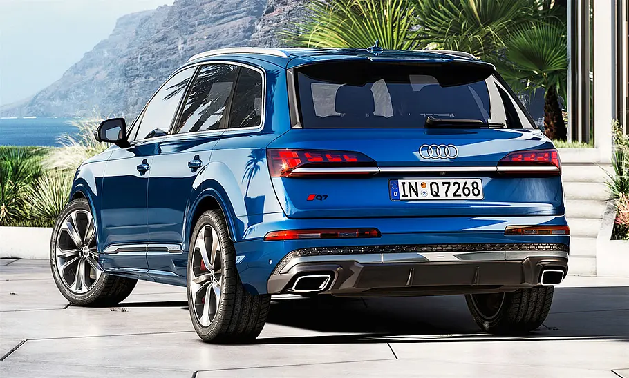 Audi Q7 Facelift (2024) Das Audi Q7 Facelift (2024) von schräg hinten.