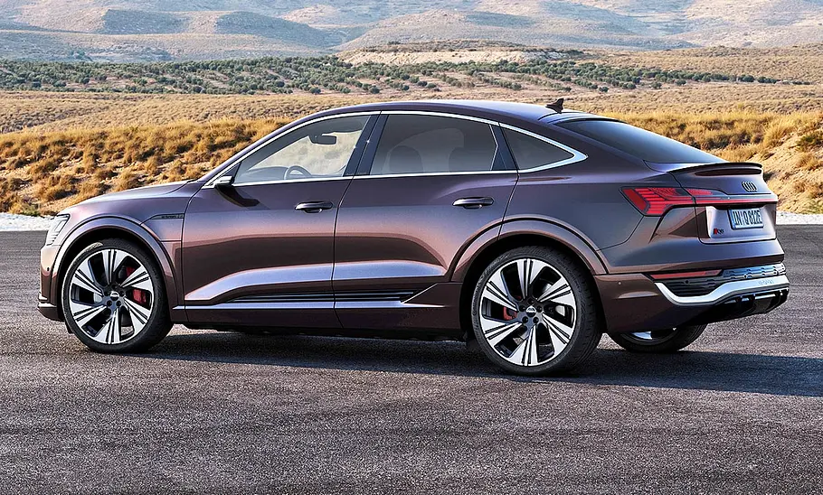 Audi Q8 Sportback e-tron (2023)