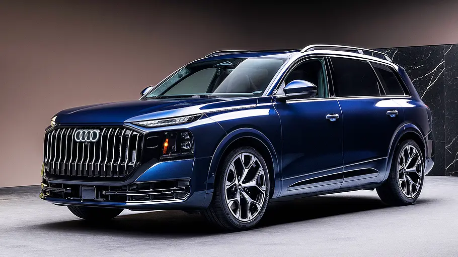 Blick von schräg vorne auf den Audi Q9 (2026).
