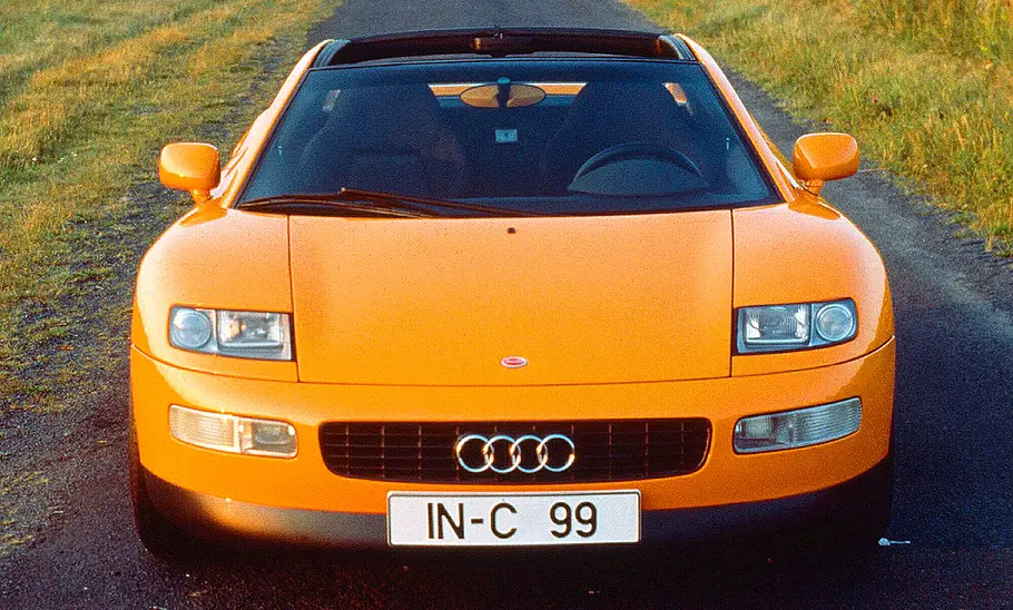 Der Audi Quattro Spyder (1991) stehend von vorne.
