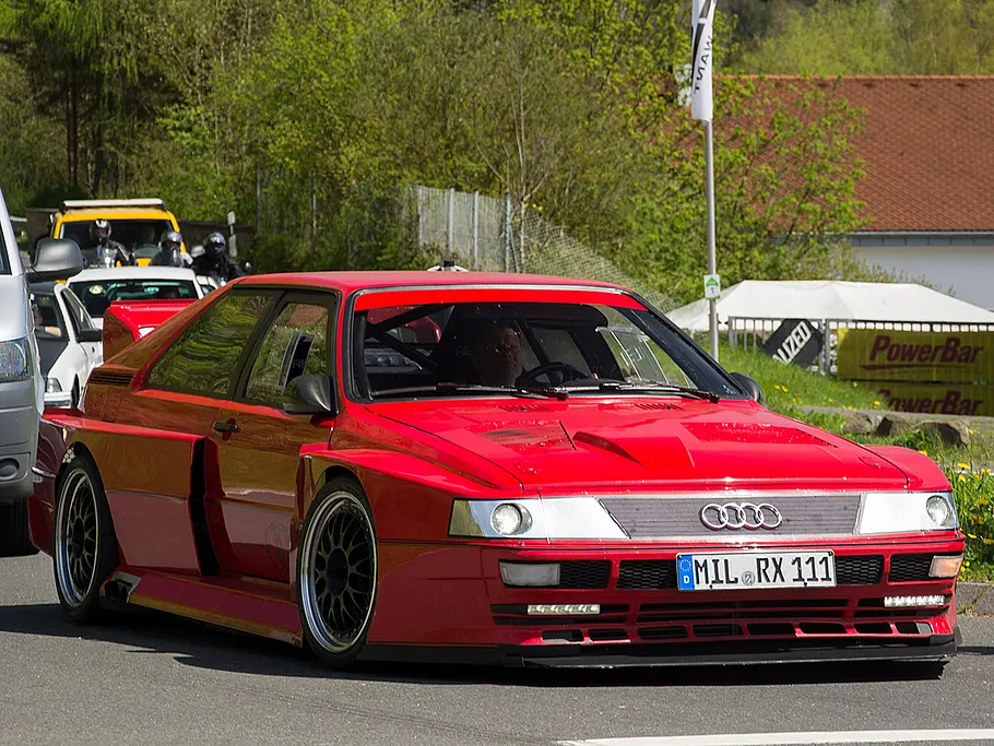 Audi Quattro von Herold Motorsport Blick von schräg vorne auf den Audi Quattro von Herold Motorsport.