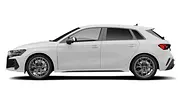 Der Audi RS 3 steht vor weißem Hintergrund, von links fotografiert. - Foto: Carwow