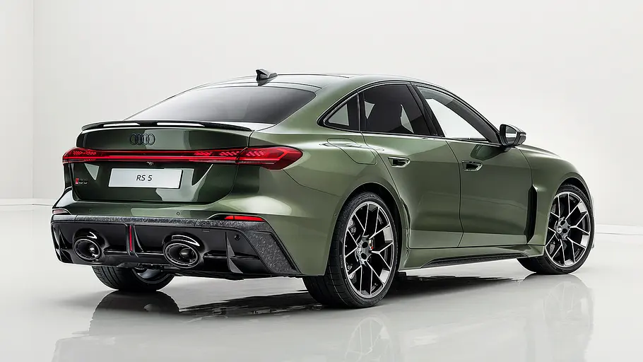 Audi RS 5 (2026) Blick von schräg hinten auf den Audi RS 5 (2026).