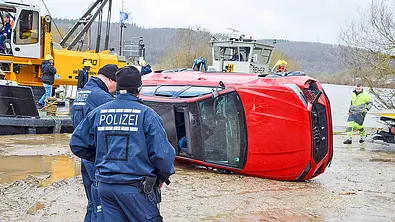 Audi RS 6 aus dem Neckar geborgen - Foto: Imago