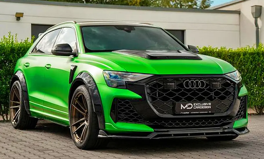 Der Audi RS Q8 von M&D stehend von schräg vorne.