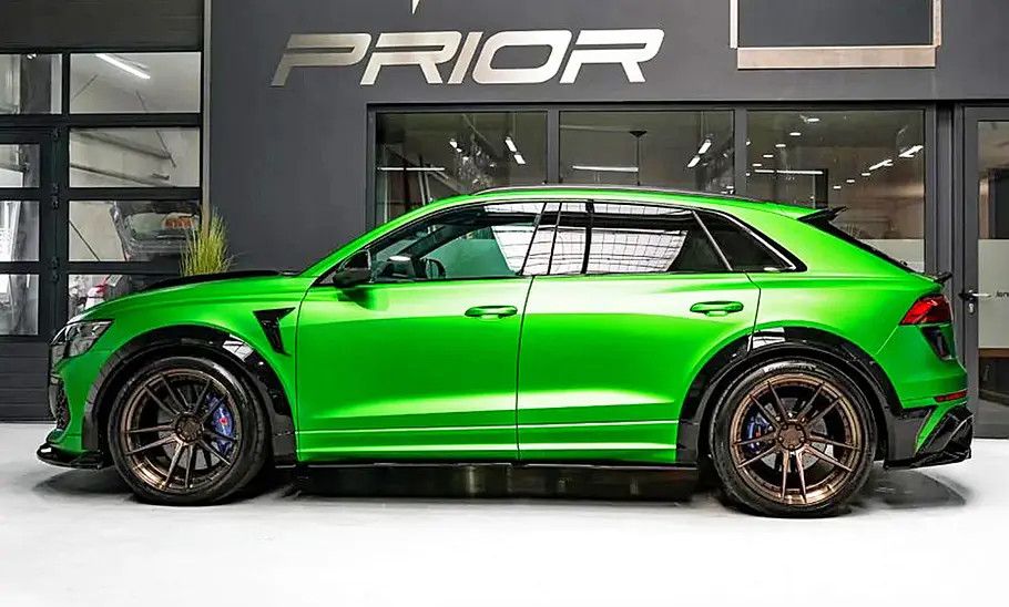 Der Audi RS Q8 von M&D stehend seitlich.