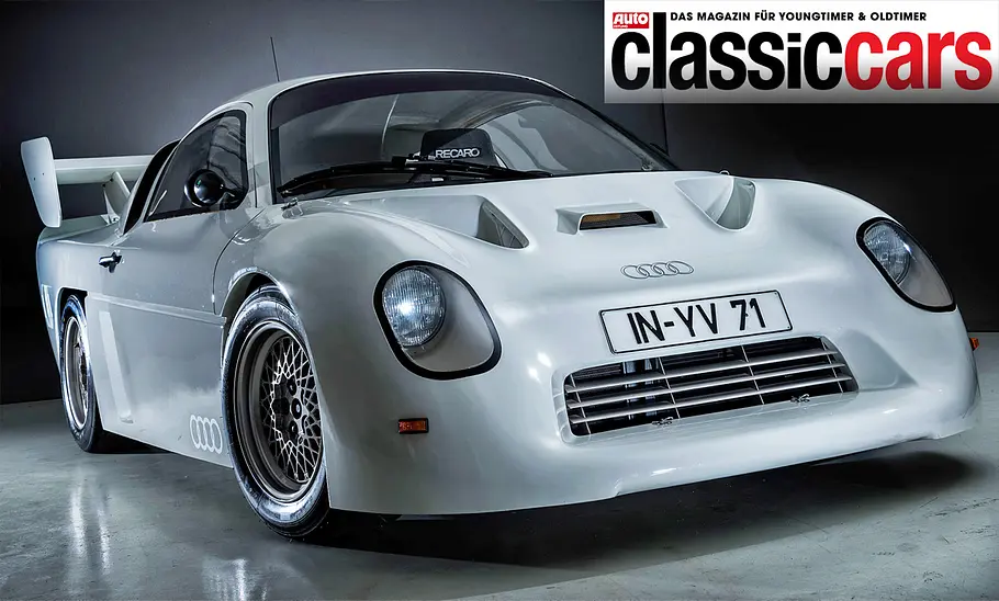 Der Audi Sport Quattro RS 002 Gruppe S stehend von schräg vorne.