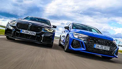 BMW M2/Audi RS 3; fahrend; Außenansicht; Gruppenbild; Frontalsicht - Foto: Daniela Loof