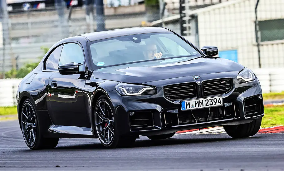 BMW M2; fahrend; Außenansicht; Frontansicht