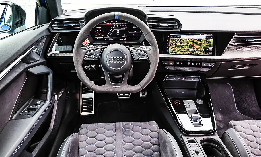 Audi RS 3; Interieur; Innenraum; Cockpit; Innenansicht; Lenkrad; Armaturen