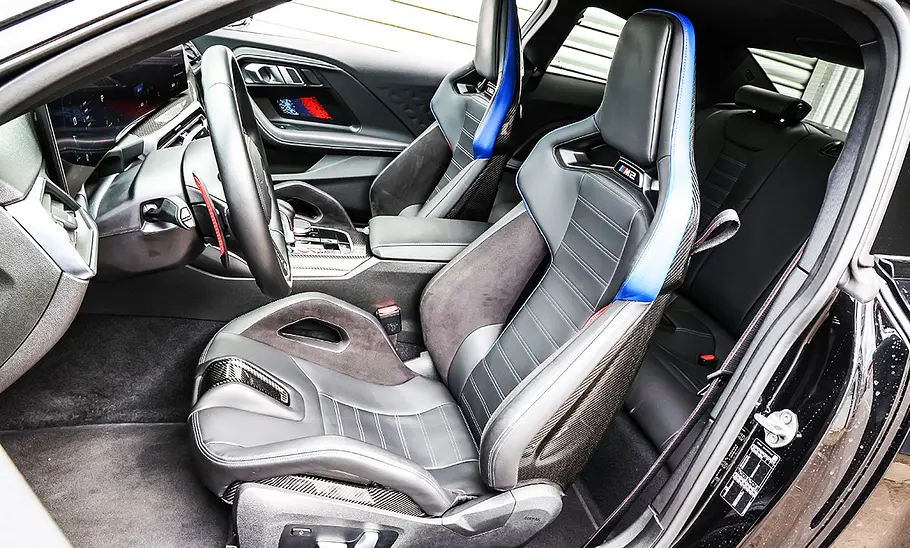 BMW M2; Interieur; Innenraum; Cockpit; Innenansicht; Lenkrad; Sitze