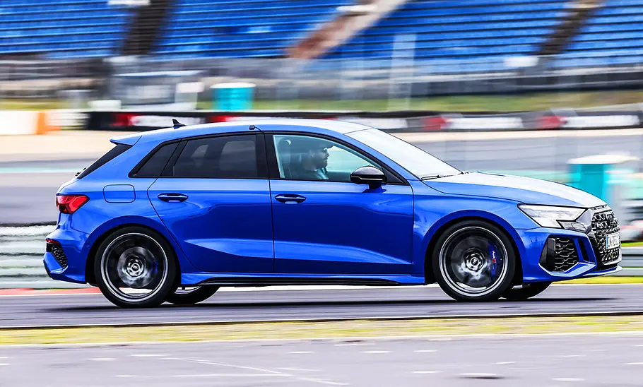 Audi RS 3; fahrend; Außenansicht; Seitenansicht