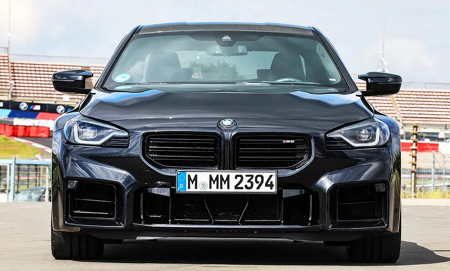 BMW M2; stehend; Außenansicht; Frontalsicht