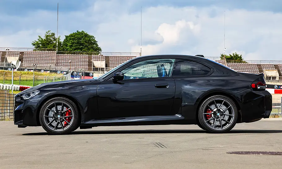 BMW M2; stehend; Außenansicht; Profilansicht