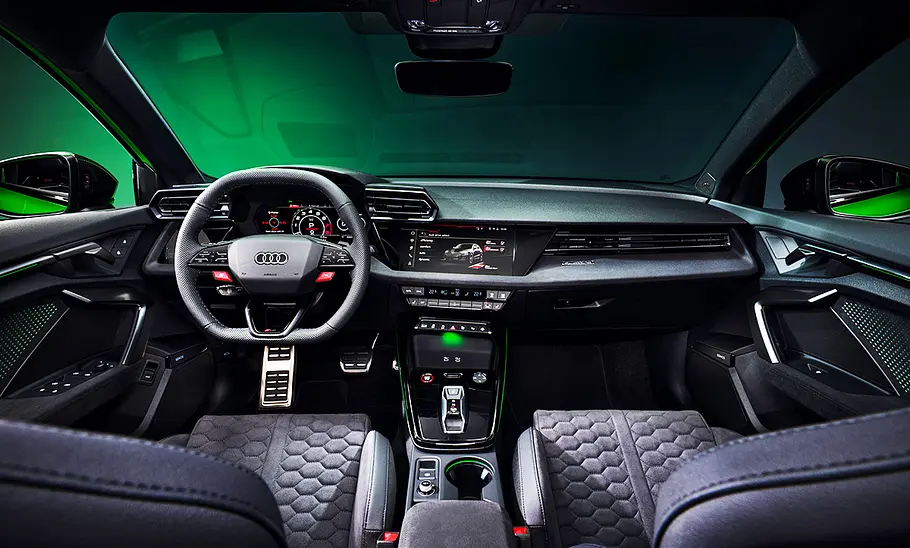 Das Cockpit des Audi RS 3 Facelift (2024).