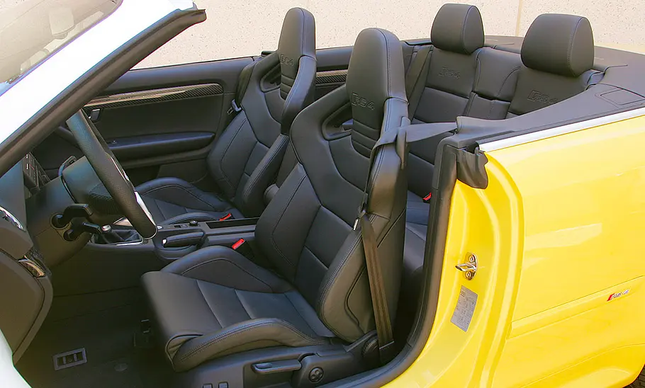 Audi RS 4 Cabriolet Der Innenraum des Audi RS 4 Cabriolet.