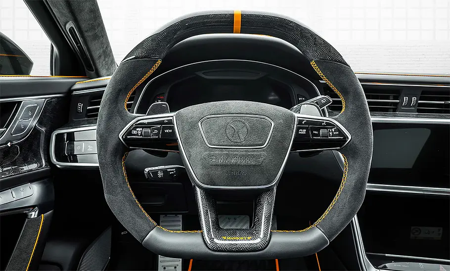 Audi RS 6 von Mansory; Innenraum; Interieur; Cockpit; Innenansicht; Lenkrad; Armaturen