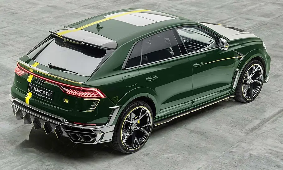 Audi RS Q8 von Mansory; stehend und von schräg hinten fotografiert.