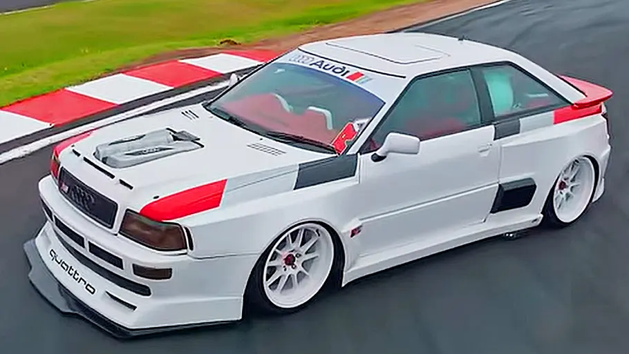 Audi S2 mit R8-V10 Der Audi S2 mit R8-V10 stehend von schräg oben.