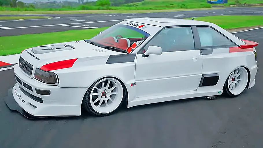 Audi S2 mit R8-V10 Der Audi S2 mit R8-V10 stehend seitlich.