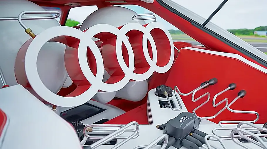 Audi S2 mit R8-V10 Der Kofferraum des Audi S2 mit R8-V10.