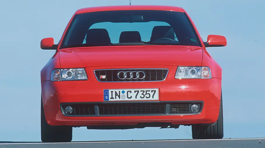 Der Audi S3 stehend von vorne