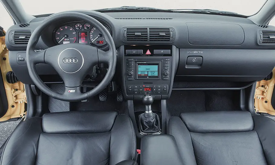 Audi S3 (8L), Blick auf das Lenkrad und die Mittelkonsole