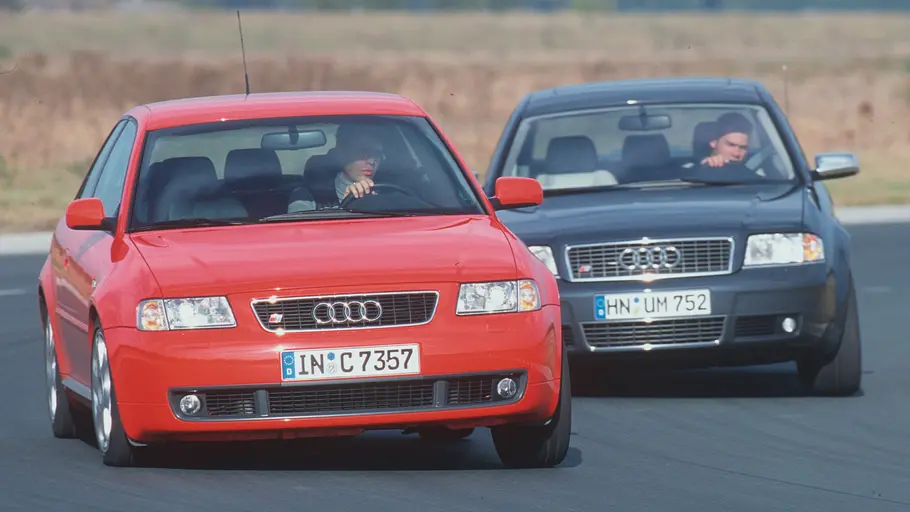 Audi S3 und S6 fahrend von vorne
