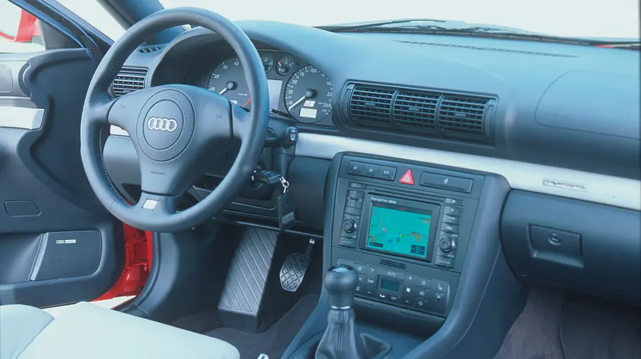 Das Cockpit des Audi S4