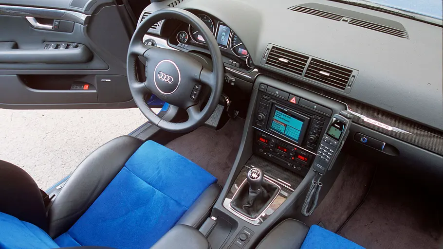 Das Cockpit des Audi S4 Avant. 