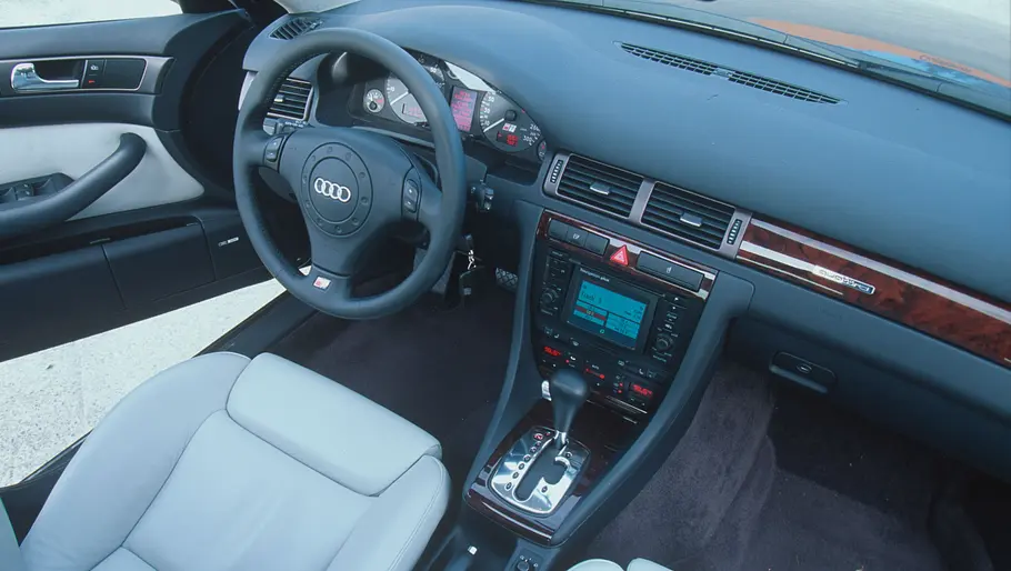 Das Cockpit des Audi S6