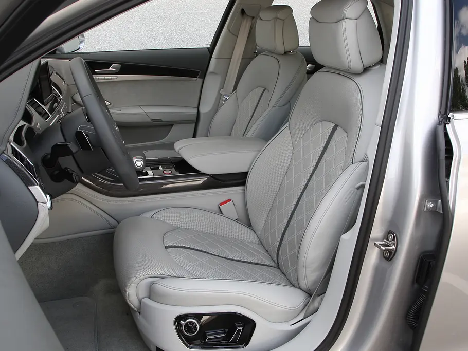 Audi S8 - Sitze