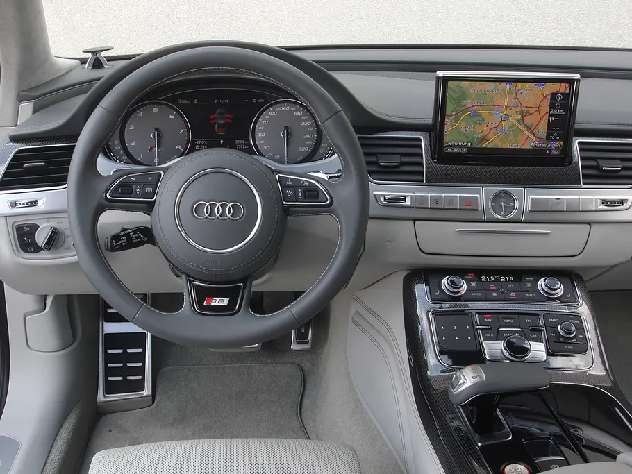 Audi S8 - Cockpit