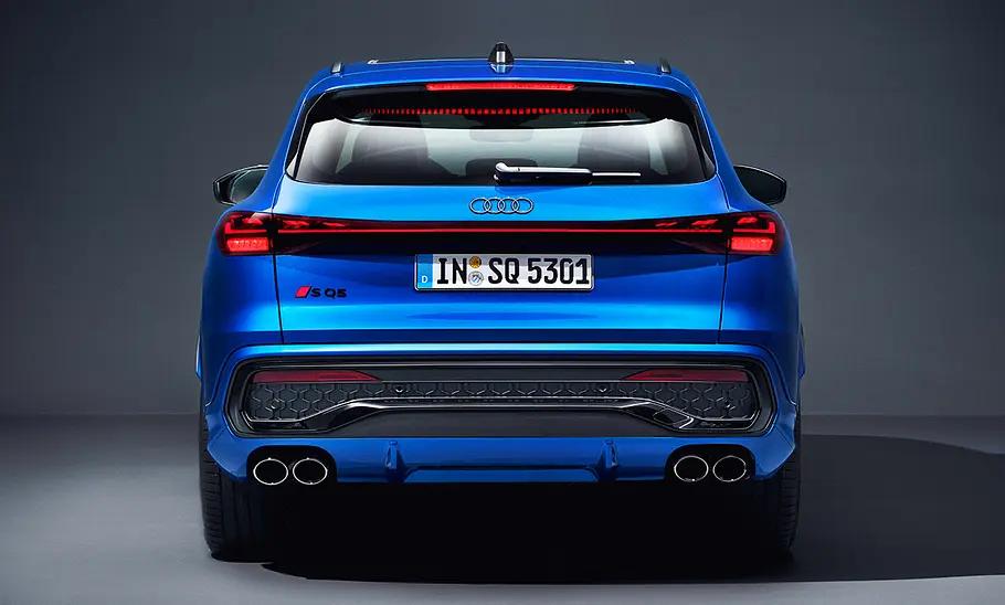 Audi SQ5 (2025) Außenansicht von hinten auf den Audi SQ5 (2025).