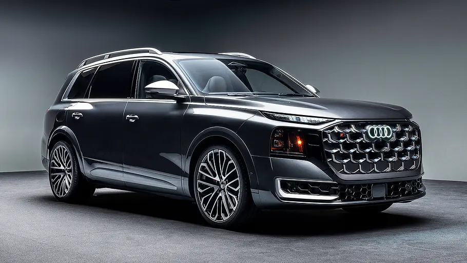 Blick von schräg vorne auf den Audi SQ9 (2026).