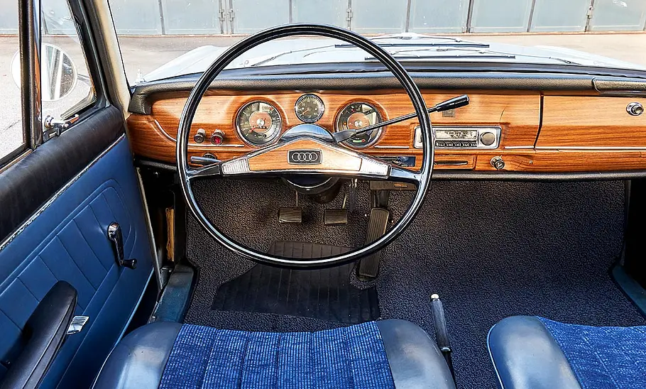 Das Cockpit des Audi Super 90.
