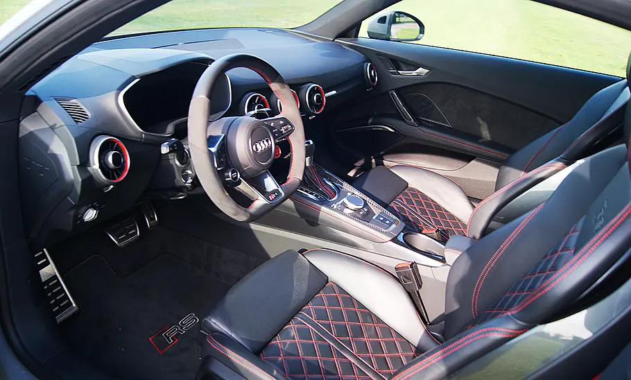 Audi TT RS 8S